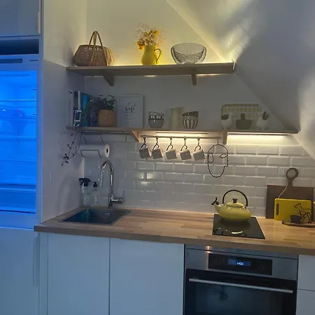 5 Stars 2-br In Center , Air Conditioner , Elevator Lägenhet